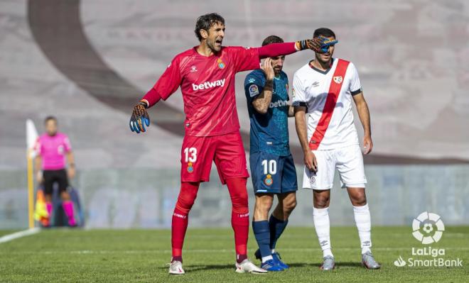 Diego López da instrucciones a sus jugadores en un partido del Espanyol (Foto: LaLiga).
