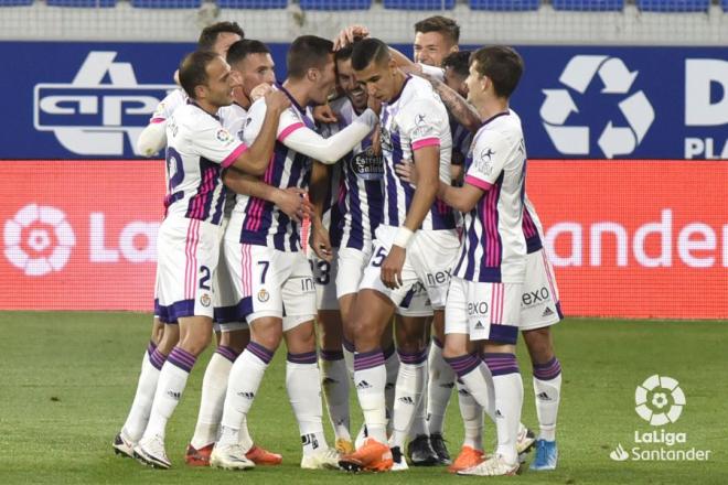 Los jugadores del Pucela celebran el primer gol ante el Huesca (Foto: LaLiga)