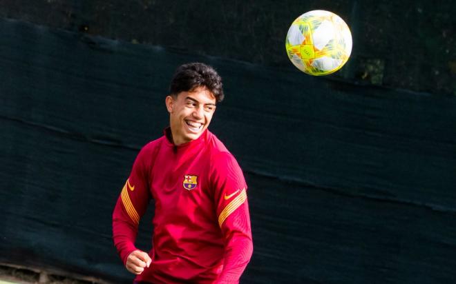 Ilias Akhomach, en un entrenamiento del Barcelona (FOTO: @FCBmasia).