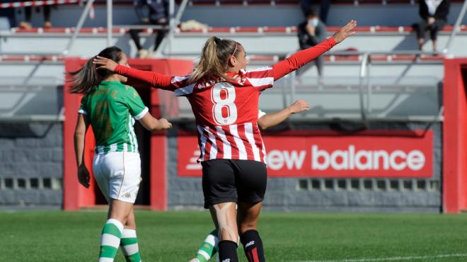 María Díaz celebra su gol ante el Betis Féminas (Foto: ATH).