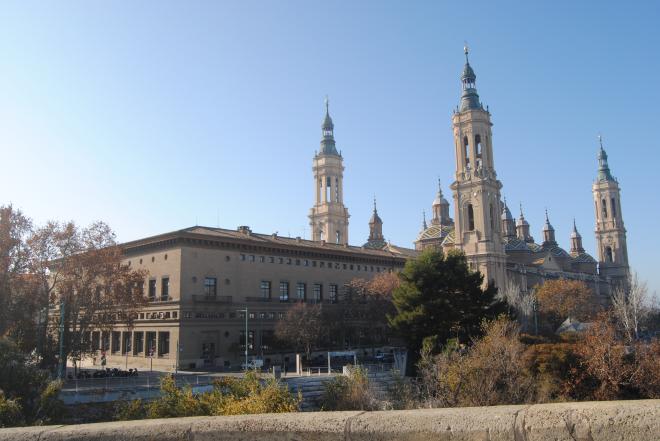 Vista de la Basílica del Pilar de la ciudad de Zaragoza.