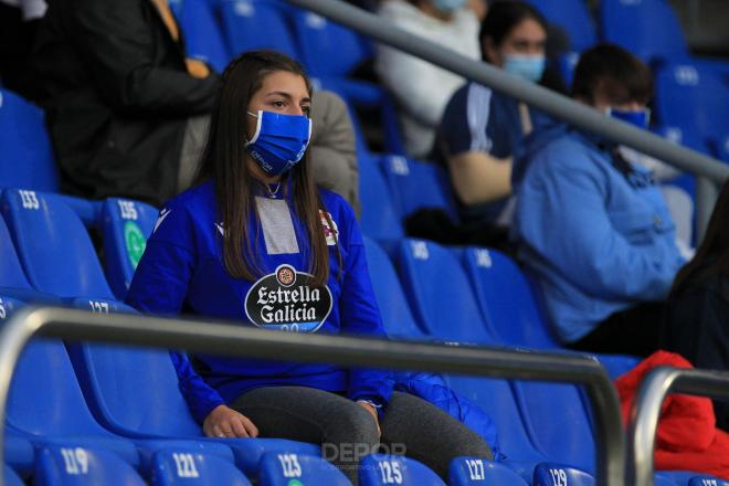 Aficionada del Deportivo en las gradas de Riazor (Foto:RCD)