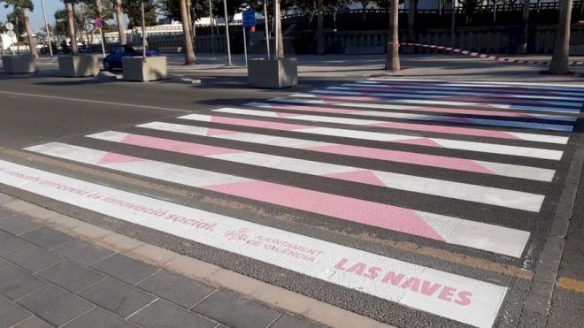 Crean una marquesina que limpia el aire y un paso de peatones anticovid en València