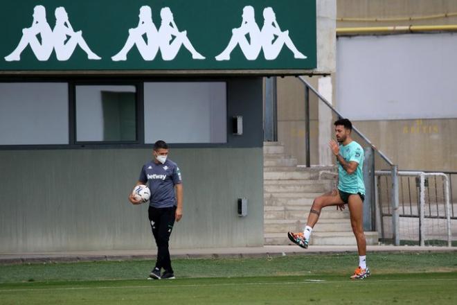 Víctor Camarasa vuelve a entrenar sobre el césped (Foto: RBB).