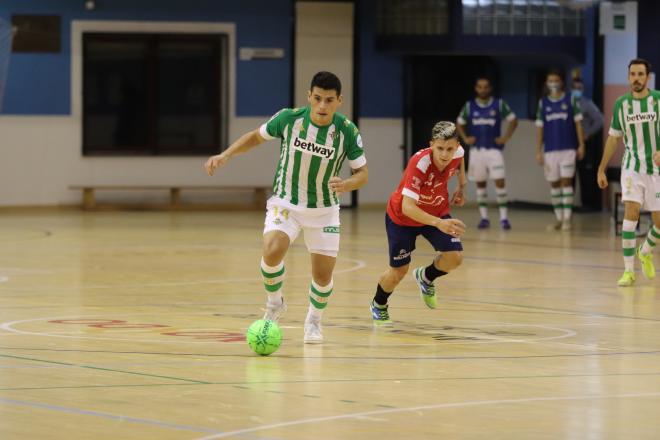 El bético Bocao con la pelota (foto: Betis Futsal).