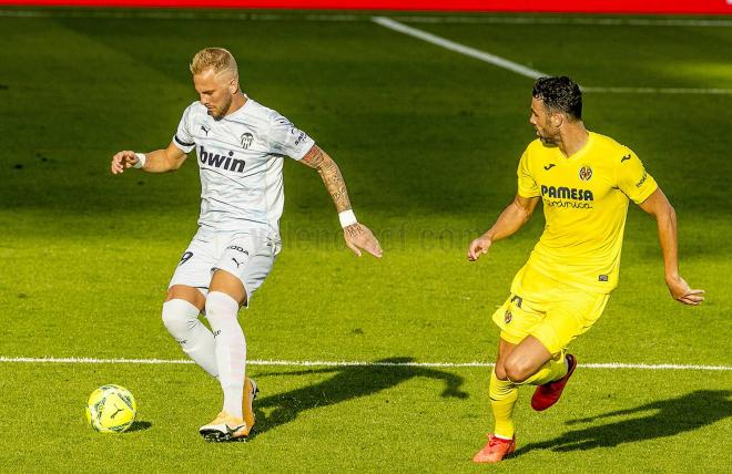 Racic en el partido contra el Villarreal CF (Foto: Valencia CF).