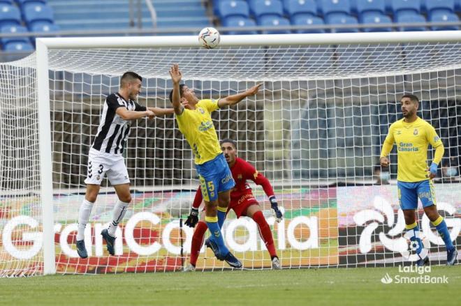 Lance del partido entre Las Palmas y el Cartagena (Foto: LaLiga).