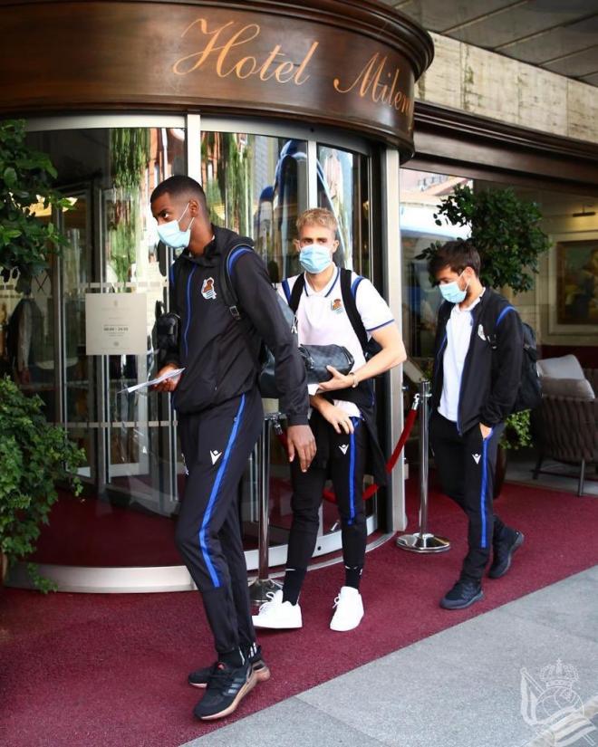 Los jugadores de la Real Sociedad llegando al hotel de Rijeka (Foto: Real Sociedad).