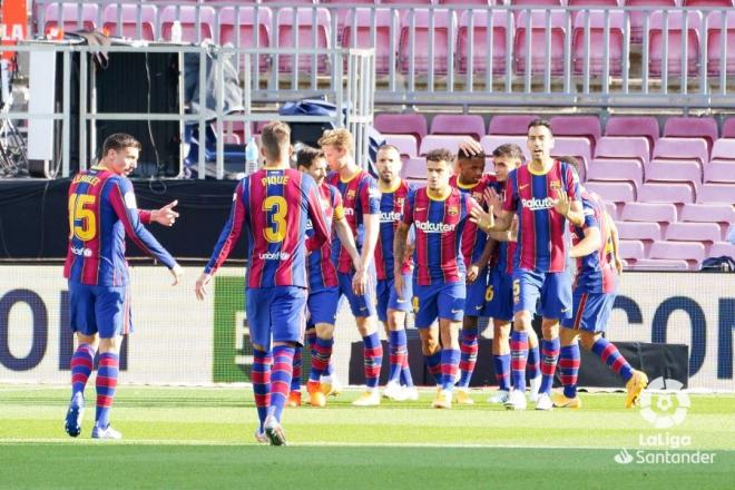 Los jugadores del Barcelona celebran el gol de Ansu Fati.