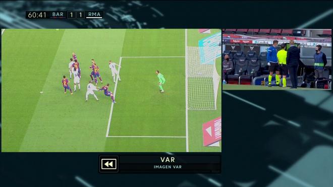El VAR en el penalti de Lenglet a Ramos (Captura: Deportes Cuatro).