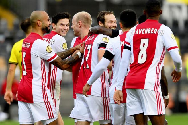 Los jugadores del Ajax celebran uno de los goles al Venlo (Foto: EFE).