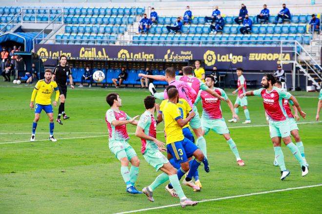 Acción del gol anulado al Cádiz ante el Villarreal (Foto: Cristo García).