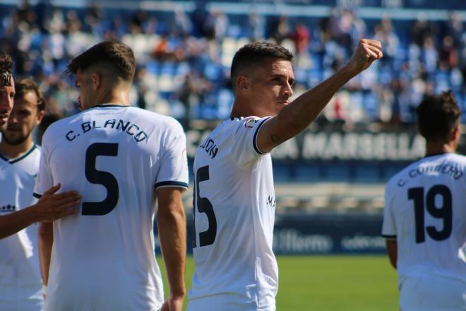 Callejón, celebrando su gol al Marino (Fotos: Marbella FC).