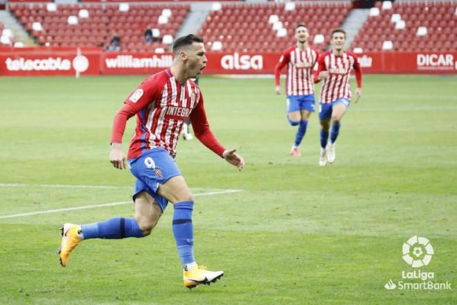 Álvaro Vázquez celebra el gol ante la Ponferradina (Foto: LaLiga)