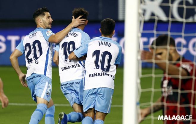 Caye, Jozabed y Jairo festejan el gol del segundo ante el Mirandés (Foto: Málaga CF).