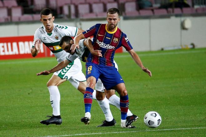 Pjanic, problema por resolver de Laporta, durante el Gamper disputado ante el Barcelona.
