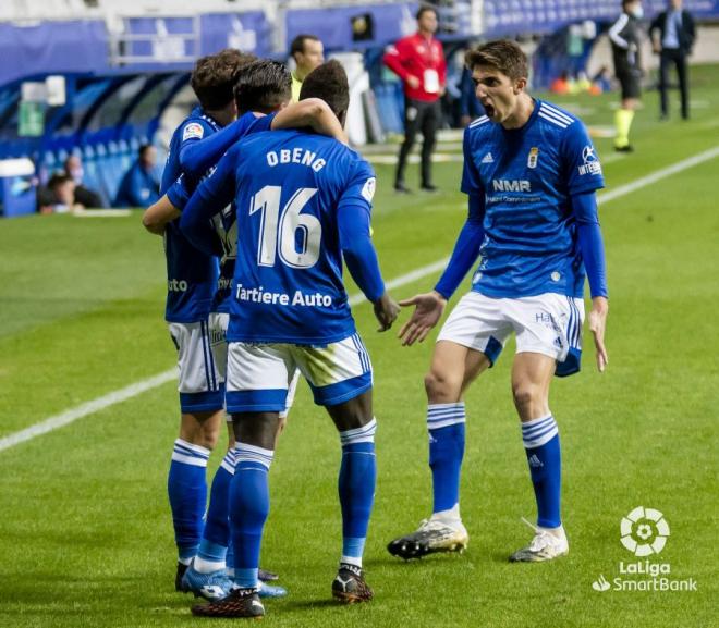 Los jugadores del Oviedo celebran el 1-0 ante el Logroñés (Foto: LaLiga).