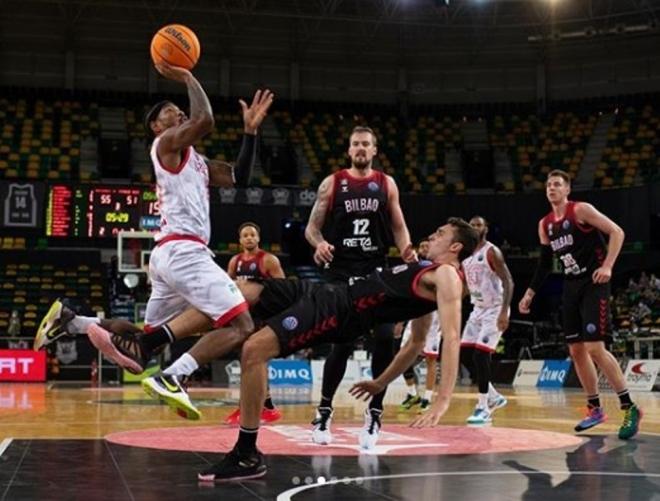 No pudo superar el Bilbao basket a los turcos en Miribilla (Foto: Aitor Arrizabalaga).