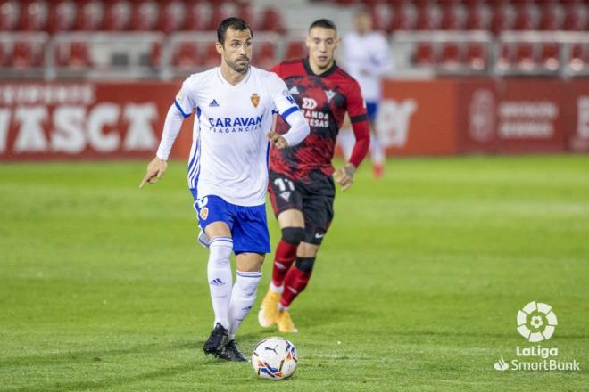 Guitián controla el balón (Foto: LaLiga).