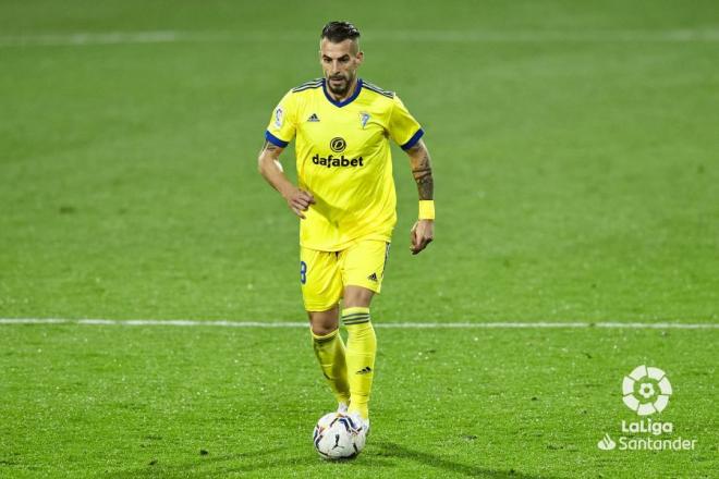 Álvaro Negredo, durante el Éibar-Cádiz (Foto: LaLiga Santander).