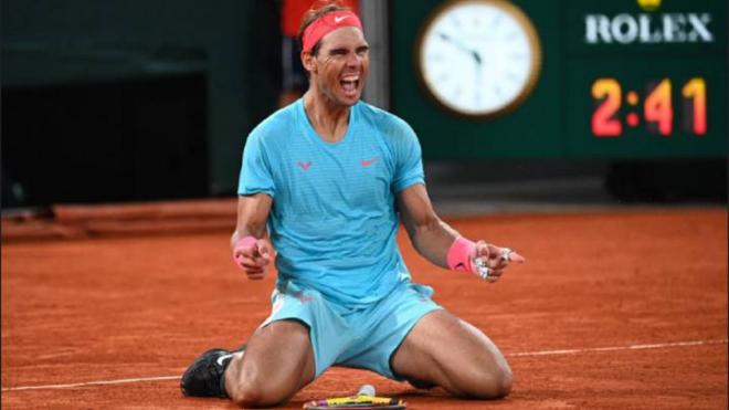 (NO COGER) Rafa Nadal celebra su victoria en Roland Garros 2020 (Foto: AFP)