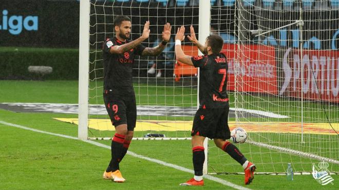 Celebración de Willian José y Portu tras el tercer gol del brasileño (foto: Real Sociedad)