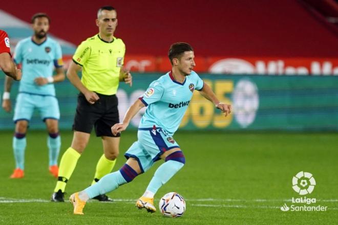 Bardhi en el partido contra el Granada. (Foto: LaLiga)