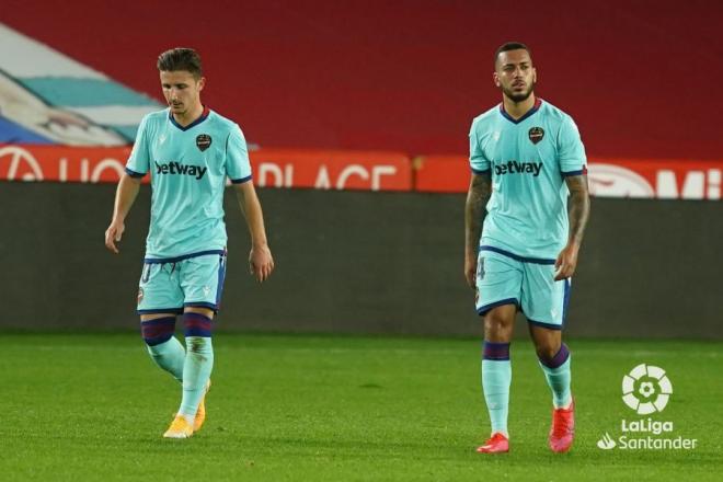 Bardhi y Vezo, durante el Granada-Levante (Foto: LaLiga).