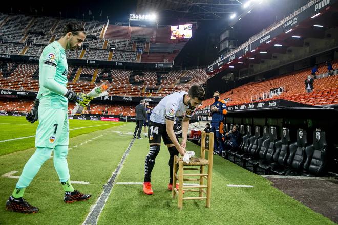 Homenaje a Españeta, una silla de enea desde noviembre de 2020 (Foto: Valencia CF)