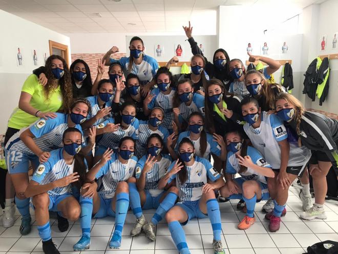 Las jugadoras del Málaga CF Femenino celebran su primer triunfo (Foto: @MalagaCFemenino).