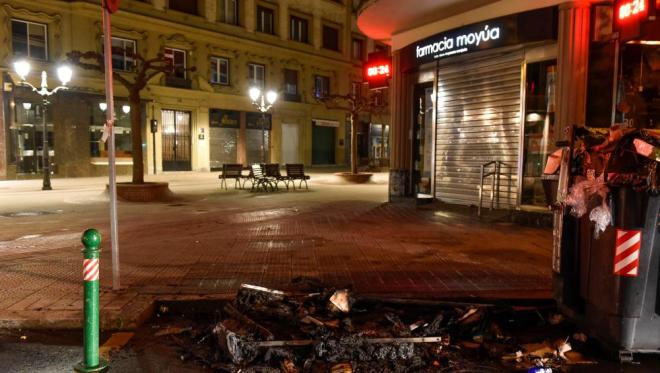 Resultado de las protestas negacionistas en Bilbao durante la noche de Halloween (Foto: EFE).