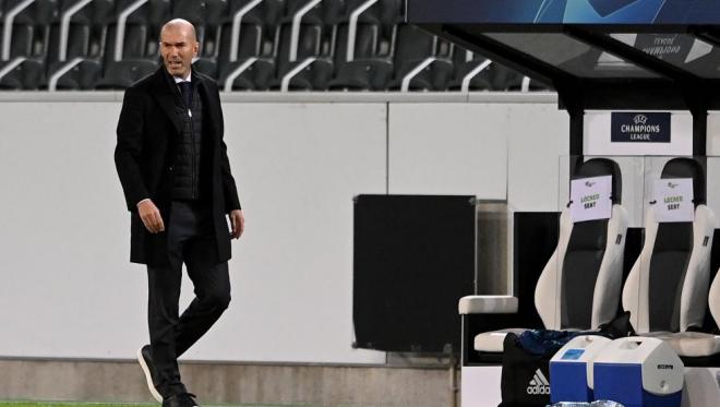 Zidane, ante el Gladbach (Foto: EFE).