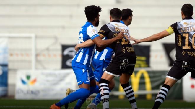 Derik Osede, durante un lance del partido ante Unionistas (Foto: RCD).