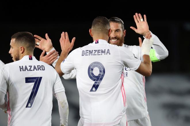 Sergio Ramos y Karim Benzema celebran un gol ante el Inter (Foto: EFE).