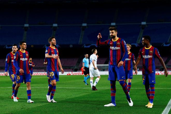 Gerard Piqué celebra su gol con el Barcelona ante el Dinamo de Kiev (FOTO: EFE).