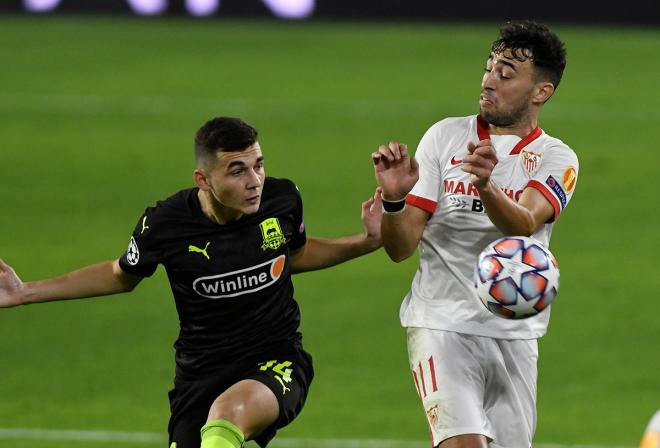 Munir y Spertsyan, en el Sevilla-Krasnodar de 2020 (Foto: Kiko Hurtado)