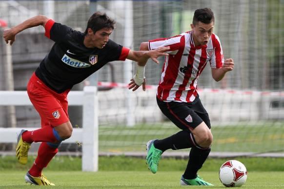 Yanis, jugando en categorías inferiores con el Athletic Club de Bilbao.