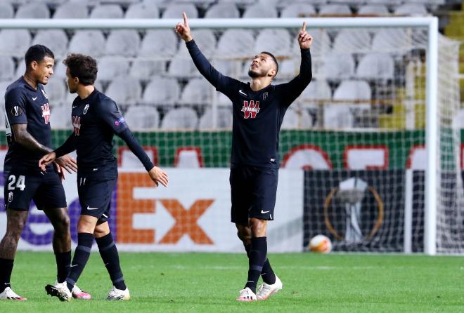 Luis Suárez celebra su gol ante el Omonia (FOTO: EFE).