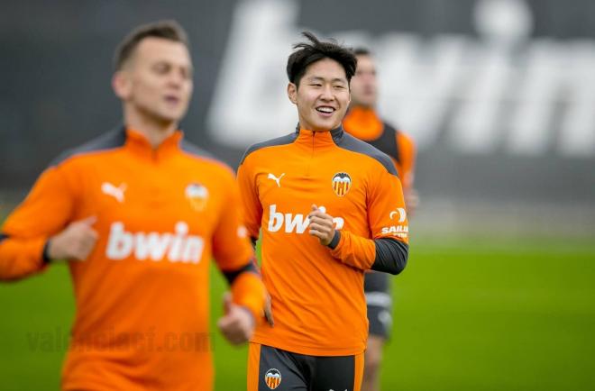 Kang In Lee ya no se entrenó ayer (Foto: Valencia CF)