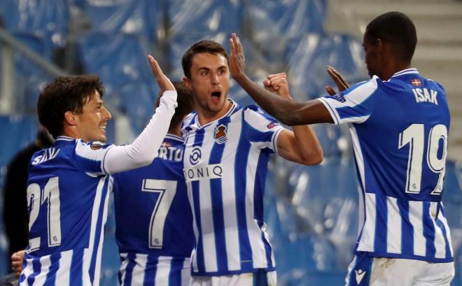 Los jugadores de la Real celebran el gol de Portu (Foto: EFE).