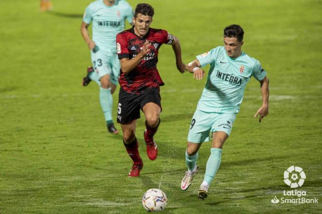 Manu García, durante el Mirandés-Sporting (Foto: LaLiga)