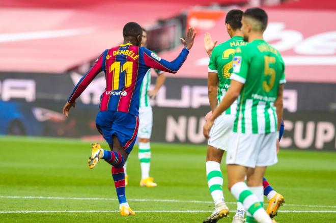 Ousmane Dembélé celebra su gol ante el Betis (Foto: