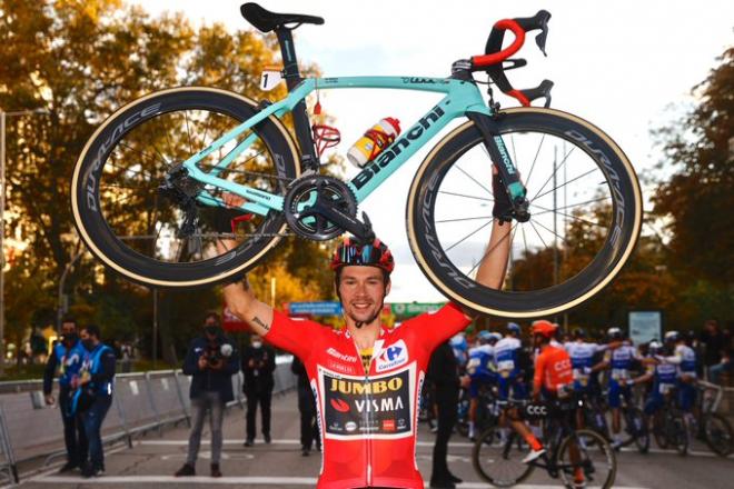 Roglic, tras vencer en La Vuelta 2020.