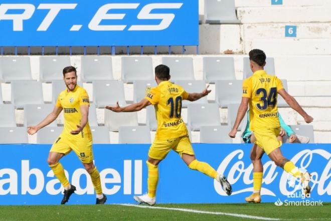 Calero y Jairo celebran su gol en Sabadell (Foto: LaLiga).