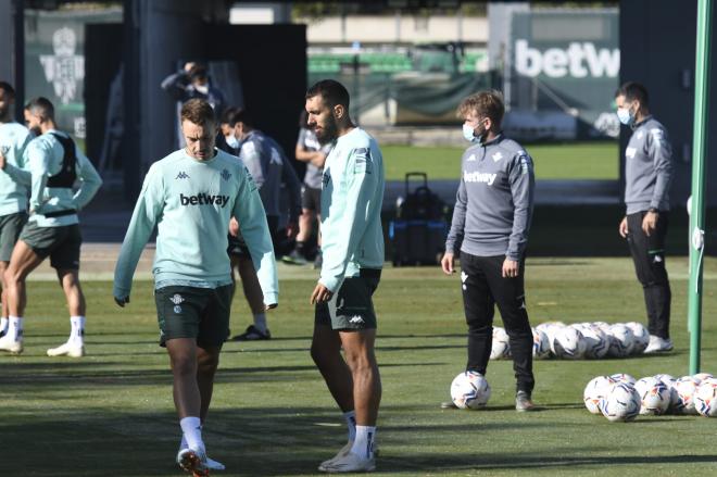 Borja Iglesias y Loren, en un entrenamiento del Real Betis (Foto: Kiko Hurtado).