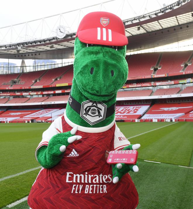 La mascota del Arsenal vuelve al Emirates