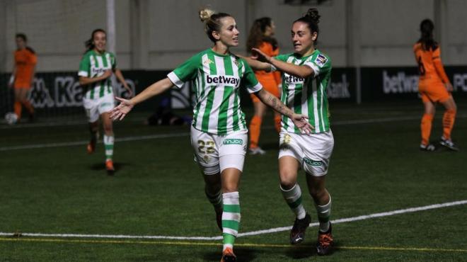 Ángela Sosa celebra un gol (Foto: Betis Féminas).
