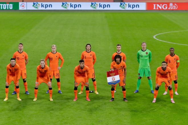 De Jong, en el once titular de Holanda ante España.