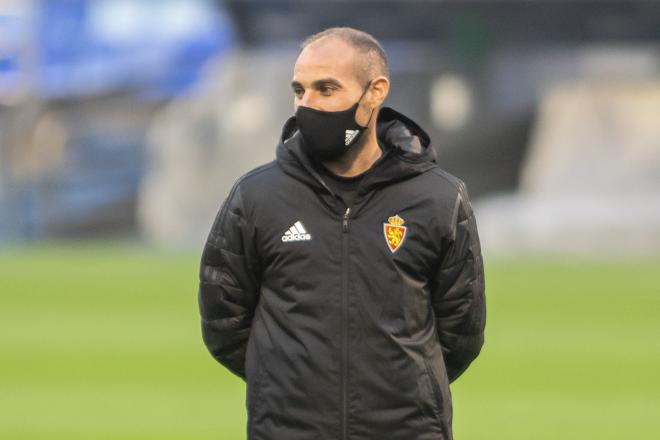 Iván Martínez, durante el entrenamiento previo a su debut como técnico del primer equipo del Real Zaragoza (Foto: Daniel Marzo).