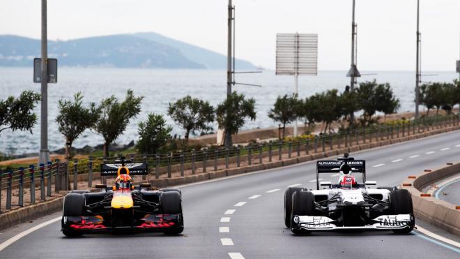 Dos monoplazas de Fórmula 1, por las calles de Estambul (Foto: Alpha Tauri)
